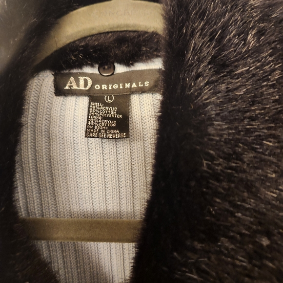 Sweater - Picture 5 of 6